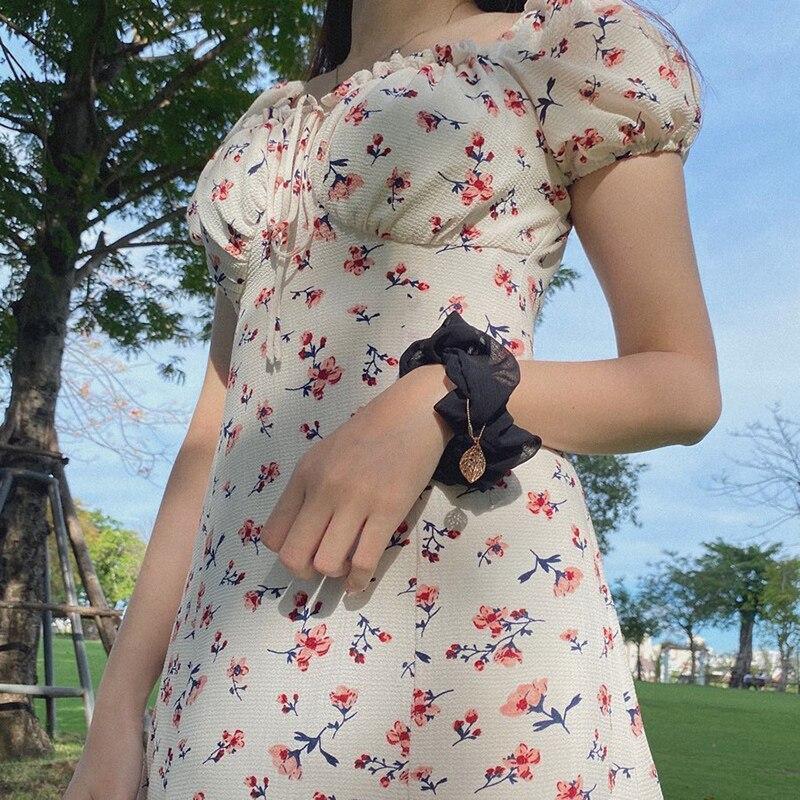 Square Neck Butterfly Sleeve Floral Dress  Summer dresses, Floral dress  outfits, Floral dress outfit summer